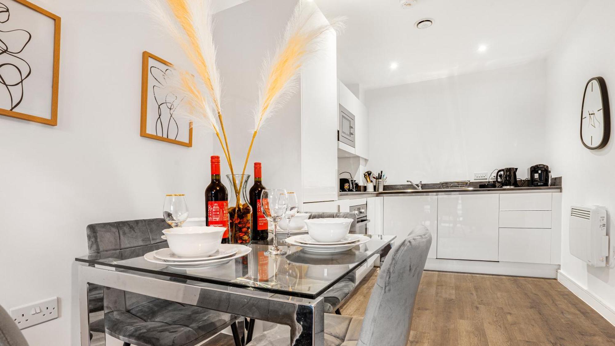 Oceanic Bliss: 2 Bed 2 Bath + Free Park + Netflix Apartamento Birmingham Exterior foto